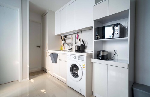 Seoul Apartment | Prime Location Apartment Near Dining and Transit - 10/10 Rated