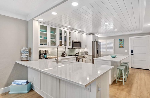 Sanibel House | Oceanfront Penthouse with Private Sundeck & Spa Amenities