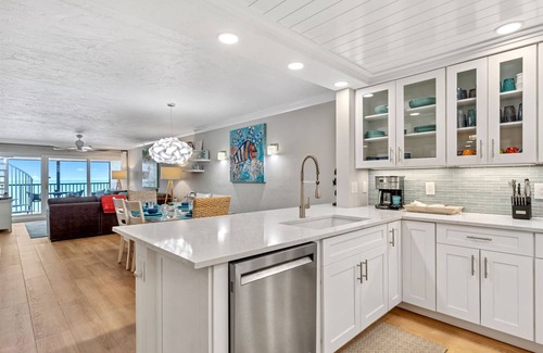 Sanibel House | Oceanfront Penthouse with Private Sundeck & Spa Amenities