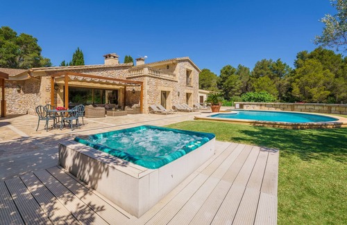 Puerto de Pollensa Villa | Indulge in a Private Beach Villa with Pool in Puerto Pollensa