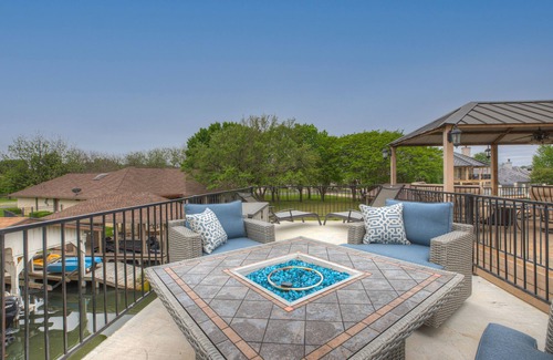 Horseshoe Bay House | Stunning Luxury Lake Home With Waterfront & Dock!