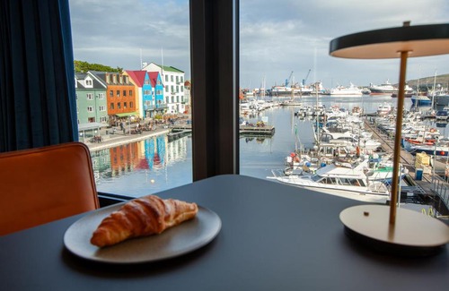 Torshavn Apartment | Elegant Marina View in the Heart of the City - 10/10 Rated