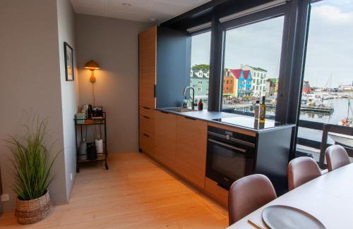 Torshavn Apartment | Elegant Marina View in the Heart of the City - 10/10 Rated