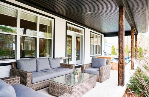 Southampton House | Family-Friendly Oceanfront Cottage Steps from the Beach
