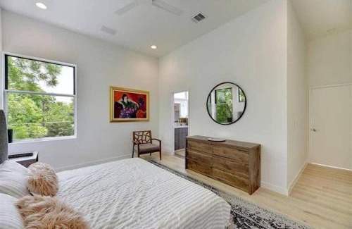 Tarrytown House | Contemporary Home with Pool & Hot Tub in Downtown Austin