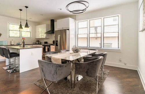 Edgewood House | Modern Luxury Home in Atlanta - Pet Friendly & Family Ready