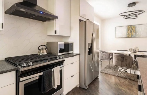 Edgewood House | Modern Luxury Home in Atlanta - Pet Friendly & Family Ready