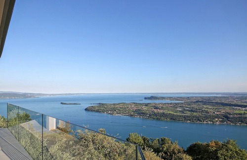 Salo Villa | Modern Villa with Infinity Pool & Breathtaking Lake Views