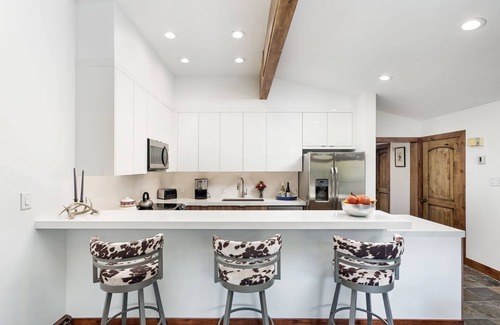 Snowmass Village Condo | Premier Ski-In/Out Snowmass Retreat with Pool & Hot Tub