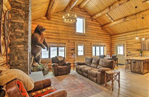 Livingston House | Inviting Livingston Cabin with Deck and Mountain Views