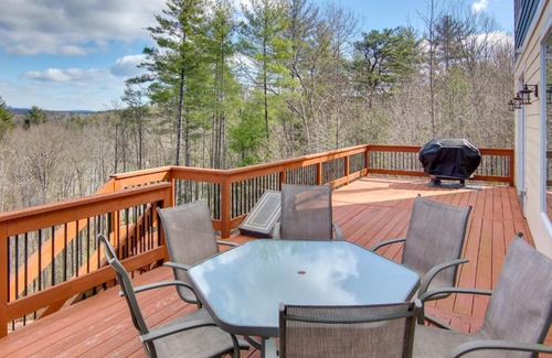 Nebo House | Scenic Nebo Lake House with Deck and Family-Friendly Perks