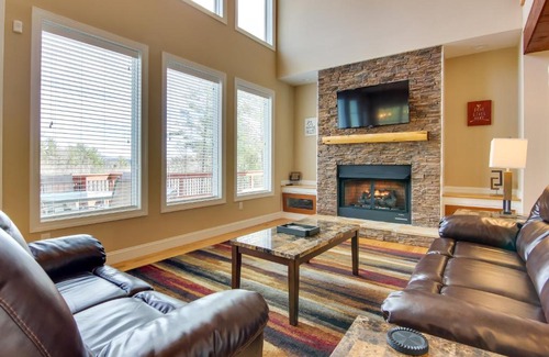 Nebo House | Scenic Nebo Lake House with Deck and Family-Friendly Perks