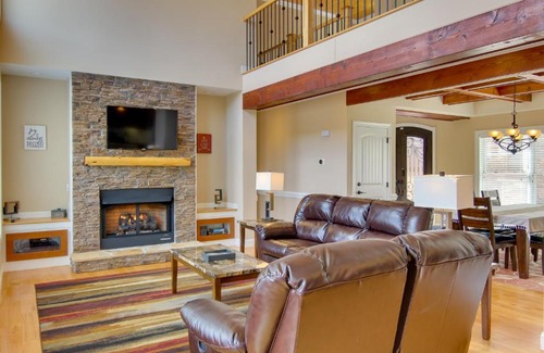 Nebo House | Scenic Nebo Lake House with Deck and Family-Friendly Perks