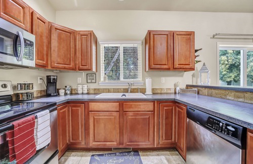 Twin Falls House | Exceptional 4 Bed, 3 Bath Home with Kitchen & Child-Friendly Amenities