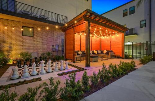 Mid-City House | Modern Design Villa with Pool & Perfect 10 Review Score