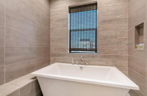 Mid-City House | Modern Design Villa with Pool & Perfect 10 Review Score