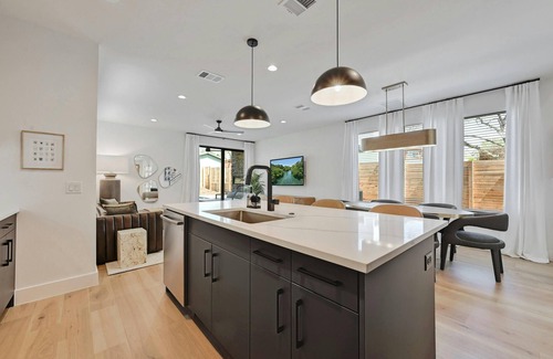 Holly House | Stunning New Modern Spacious 5-bedroom House Perfection With Pool Oasis!
