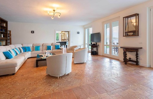 Calozzo Villa | Gorgeous Villa Angelina: Pool and Beach Access at Lake Como