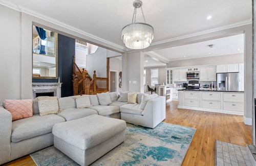 Pittsburgh House | Historic 100-Year-Old Victorian: Rated 9/10 for Families