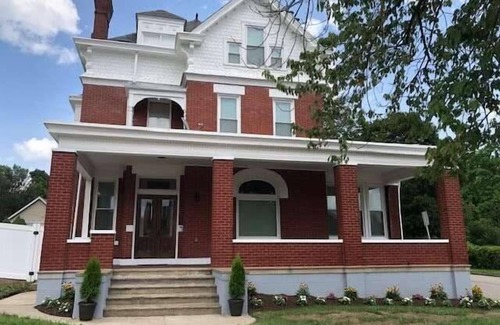 Pittsburgh House | Historic 100-Year-Old Victorian: Rated 9/10 for Families