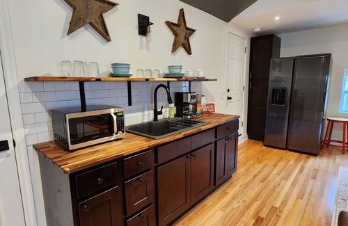 Inglewood Apartment | Modern Renovated Studio Steps from Downtown Attractions