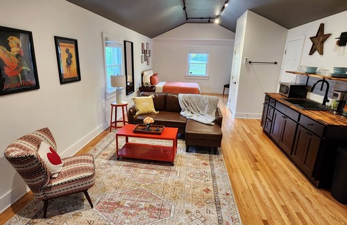 Inglewood Apartment | Modern Renovated Studio Steps from Downtown Attractions