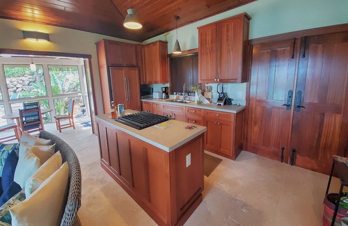 Estate Hawksnest Cottage | Idyllic North Shore Honeymoon Cottage with Oceanfront Views