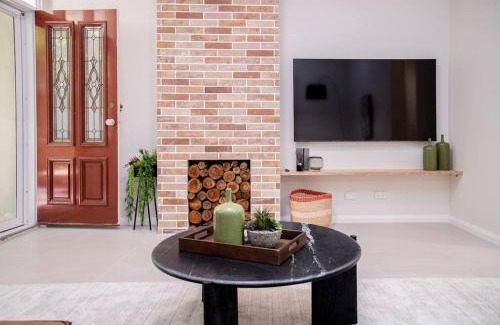 Northbridge House | Elegant Northbridge Townhouse with Off-Street Parking