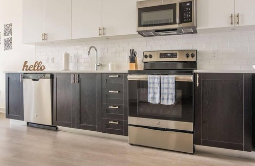 Downtown Louisville Apartment | Cozy Nulu 1BR Suite with Pool & Pet-Friendly Amenities