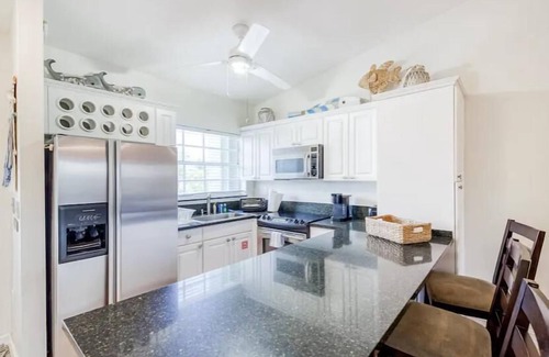 Key Largo House | Experience Coastal Elegance in a Pet-Friendly Townhouse