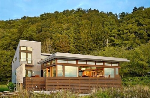 Everett House | Ocean Front Getaway on Private Hat Island - Guest Rated 9.8
