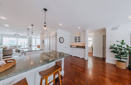 Silver Strand House | Oceanfront Luxury Home with Spa & Child-Friendly Amenities