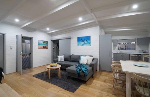 Quinns Rocks House | Quinns Beach Shack: Enjoy Ocean Views and Pet-Friendly Stays