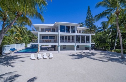 Islamorada House | Oceanfront Retreat in Islamorada: Rated 10/10 with Pool & Spa