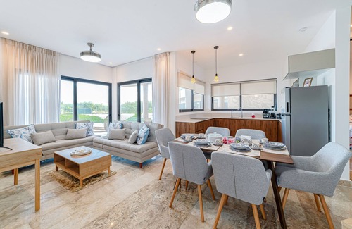 Telchac Puerto Apartment | Stunning oceanfront retreat with a pool and great views, perfect for families