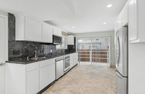 Imperial Beach House | Oceanfront Townhome with Pet-Friendly Amenities