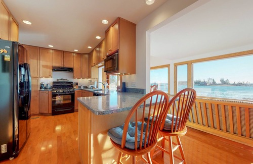 Newagen House | Oceanfront Cottage with Private Deck and Spectacular Views