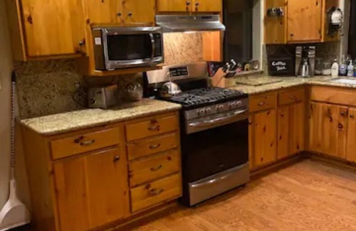 Flagstaff Cabin | Relaxing Off-Grid Cabin Retreat - Rated 9.8/10, Pet-Friendly