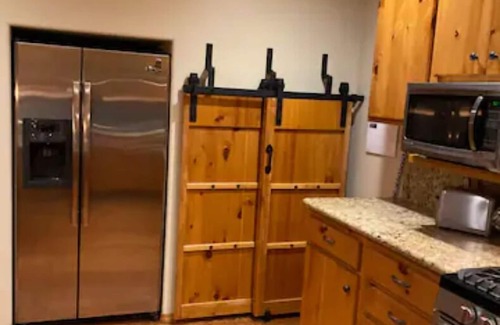 Flagstaff Cabin | Relaxing Off-Grid Cabin Retreat - Rated 9.8/10, Pet-Friendly