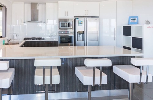 Carrickalinga House | Guest Rated: 9.8 at Stunning on Stacey with Ocean Views