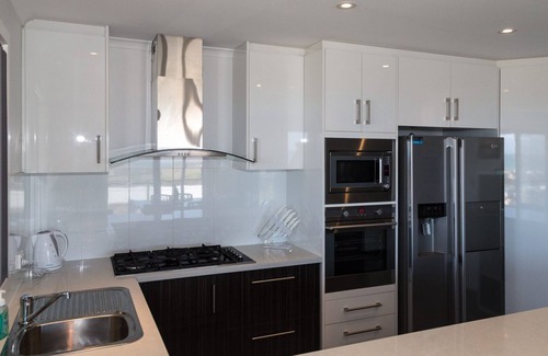 Carrickalinga House | Guest Rated: 9.8 at Stunning on Stacey with Ocean Views