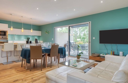 Grayan-Et-L'Hopital Villa | Inviting Private Villa for 6 with Oceanfront Amenities