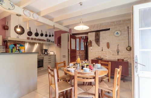 Mauze-sur-le-Mignon House | Private Villa Retreat for 7 with Pool and Pet-Friendly Perks