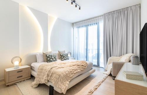 Palm Jumeirah Villa | Top-Rated Palm Villa with Rooftop Garden and Pool Escape