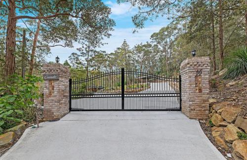 Galston House | Tranquil Holiday Retreat with Waterfall & Hot Tub Access