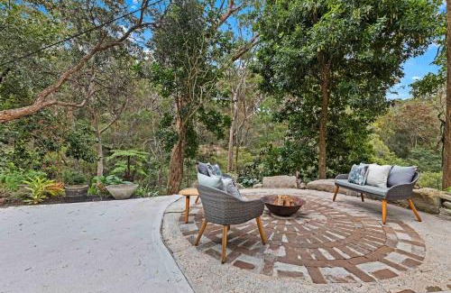 Galston House | Tranquil Holiday Retreat with Waterfall & Hot Tub Access