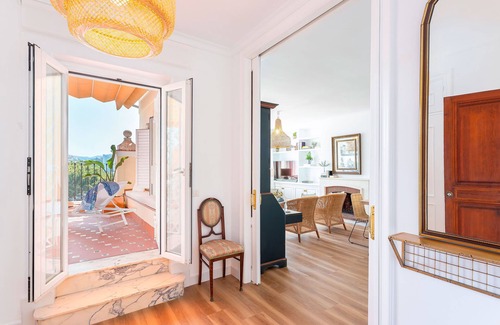 Ensanche Centro Apartment | Bright Penthouse with Spa Near Alameda Plaza de la Marina