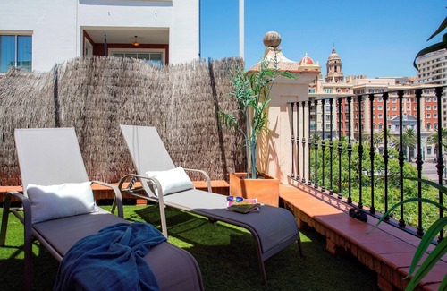 Ensanche Centro Apartment | Bright Penthouse with Spa Near Alameda Plaza de la Marina