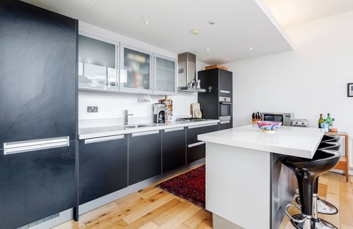 Waterloo Apartment | Elegant Penthouse with London Eye Views & Family-Friendly Perks