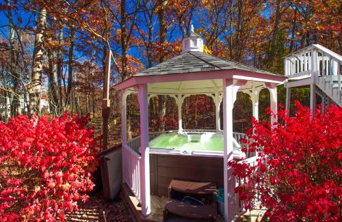 East Stroudsburg Villa | Elegant Poconos Villa with Hot Tub, Pool, and Game Room